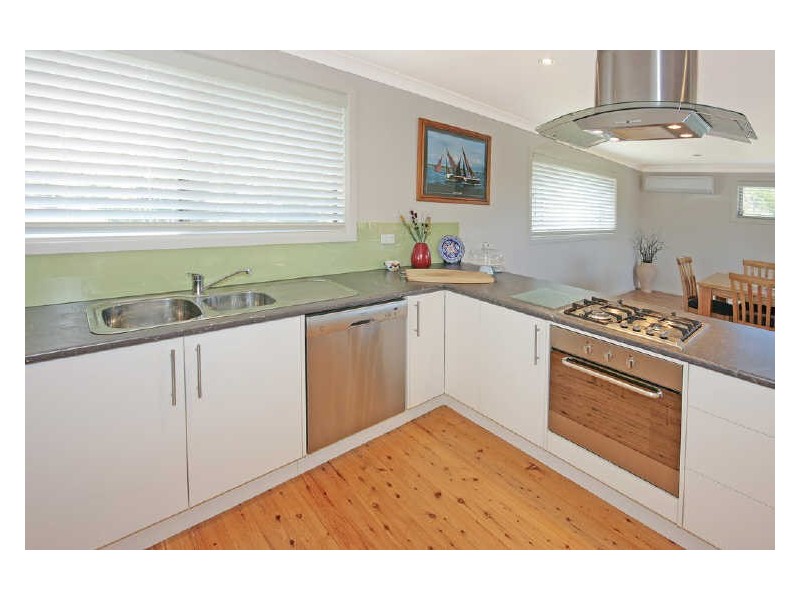 8 Clarke Street, Broulee NSW 2537