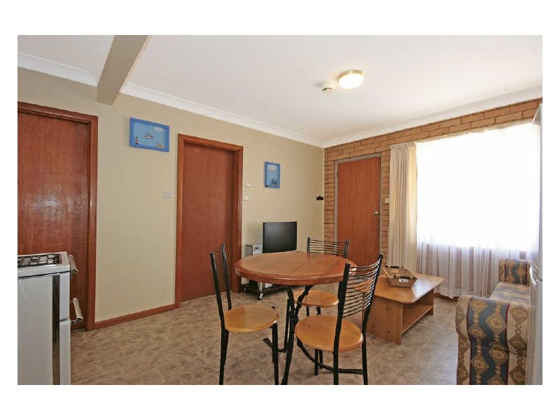 8 Clarke Street, Broulee NSW 2537