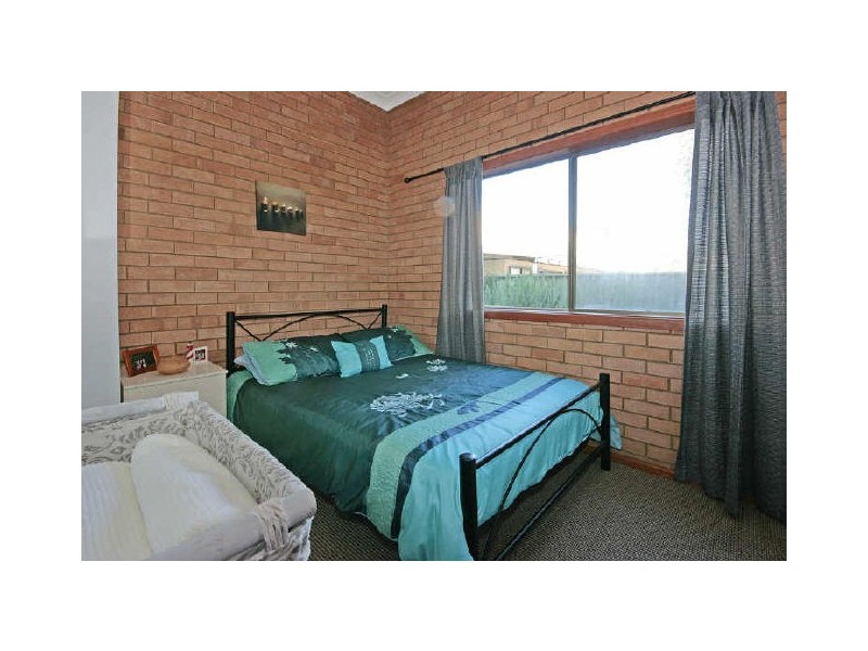 8 Clarke Street, Broulee NSW 2537