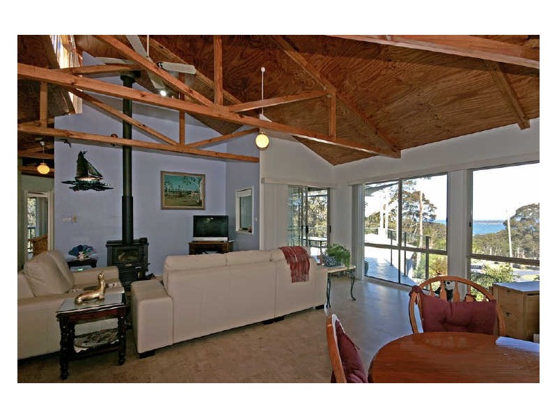 13 Barlings Drive, Tomakin NSW 2537