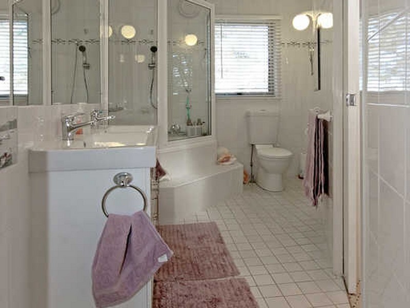 13 Barlings Drive, Tomakin NSW 2537