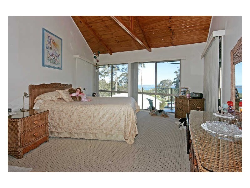 13 Barlings Drive, Tomakin NSW 2537