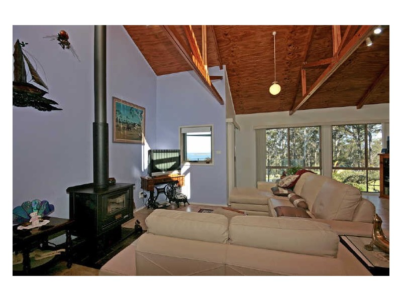 13 Barlings Drive, Tomakin NSW 2537