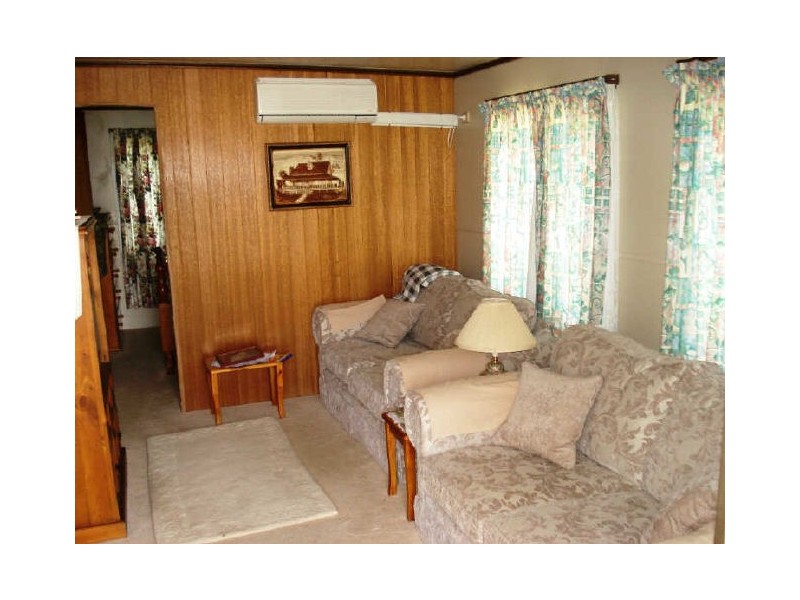 Cabin 6 Caseys Beach Holiday Park, Batehaven NSW 2536