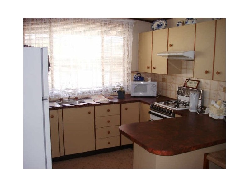 Cabin 6 Caseys Beach Holiday Park, Batehaven NSW 2536