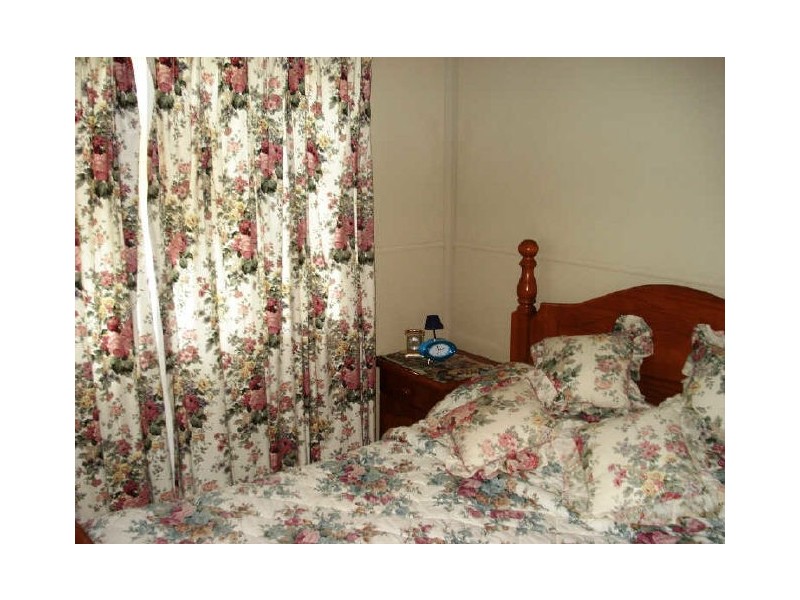 Cabin 6 Caseys Beach Holiday Park, Batehaven NSW 2536