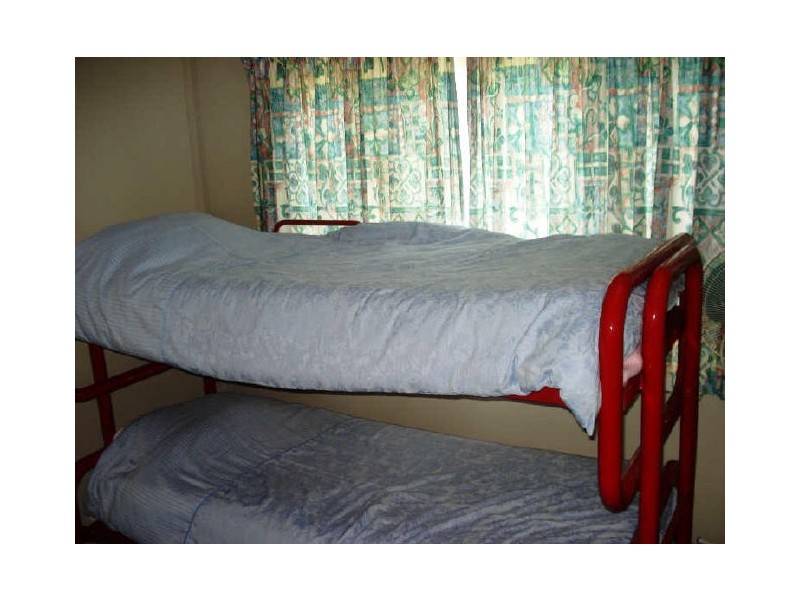 Cabin 6 Caseys Beach Holiday Park, Batehaven NSW 2536