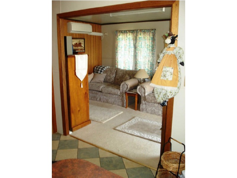 Cabin 6 Caseys Beach Holiday Park, Batehaven NSW 2536