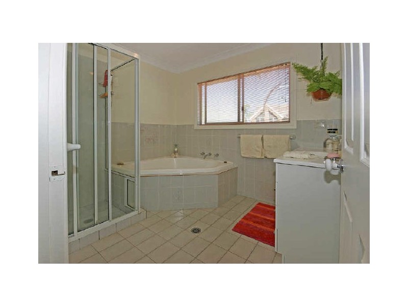 1/4 Lisa Place, Sunshine Bay NSW 2536