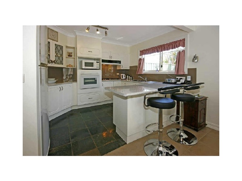 1/4 Lisa Place, Sunshine Bay NSW 2536