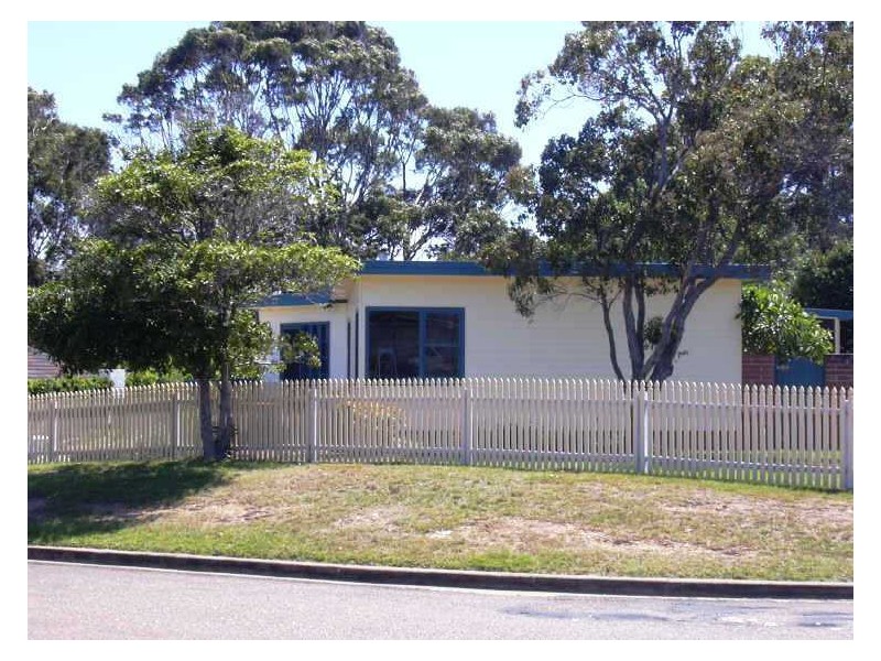 1 Nioka Avenue, Malua Bay NSW 2536