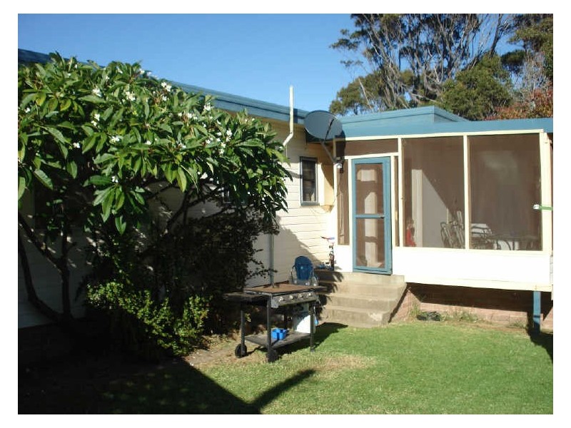 1 Nioka Avenue, Malua Bay NSW 2536