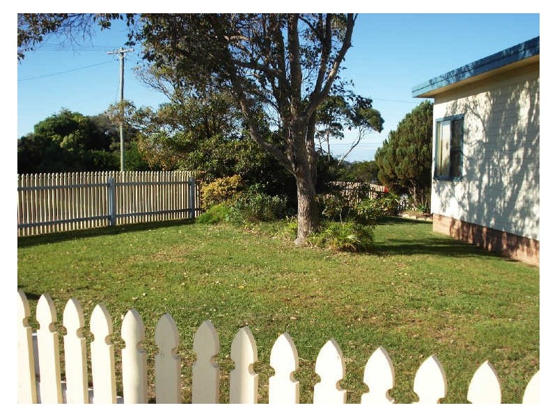 1 Nioka Avenue, Malua Bay NSW 2536