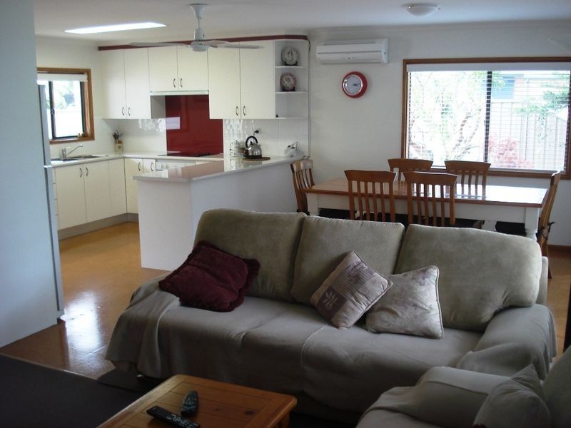 13 Yarralumla Crescent, Tomakin NSW 2537