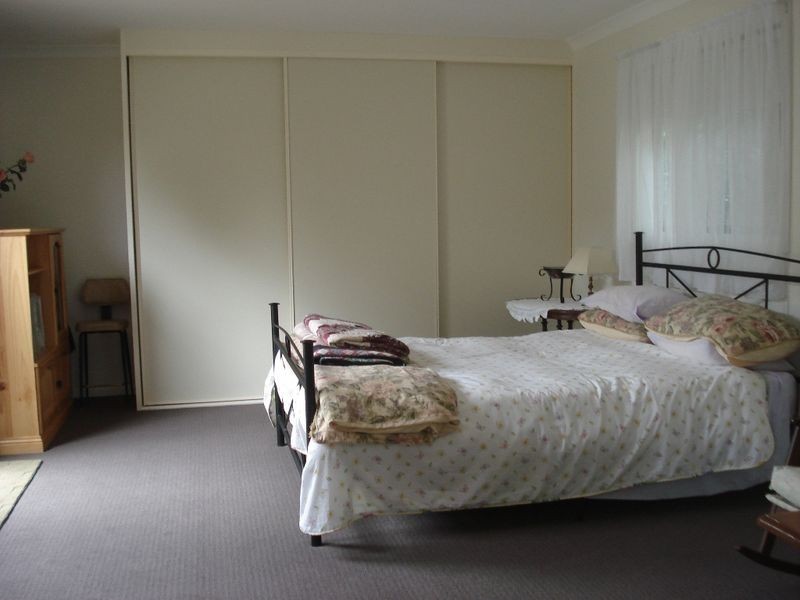 13 Yarralumla Crescent, Tomakin NSW 2537