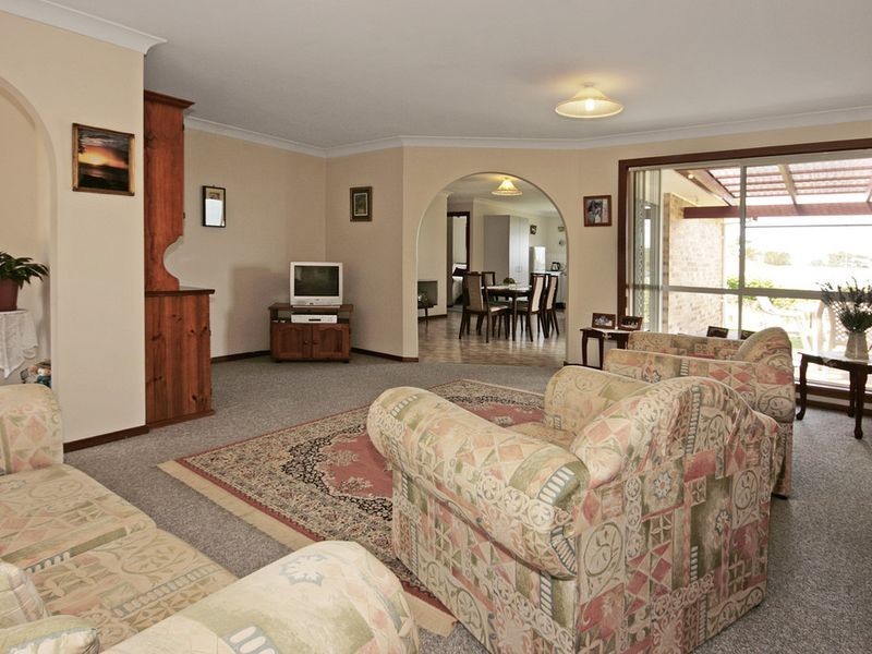 32 Euroka Avenue, Malua Bay NSW 2536