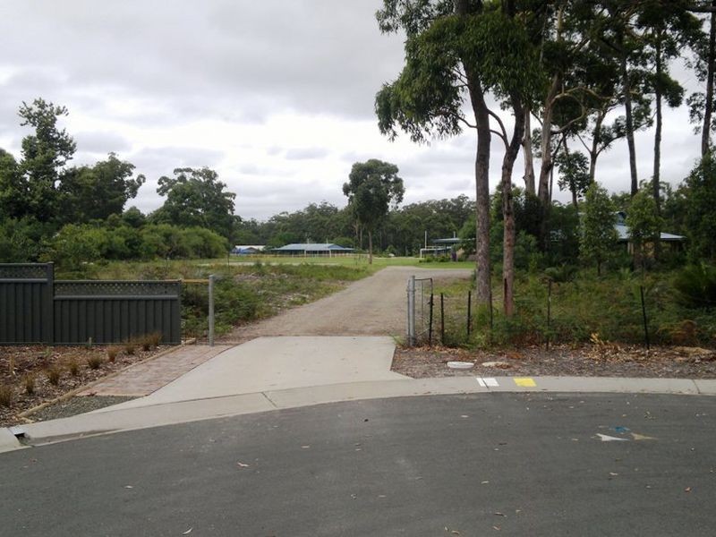 16 Caitlin Crescent, Broulee NSW 2537