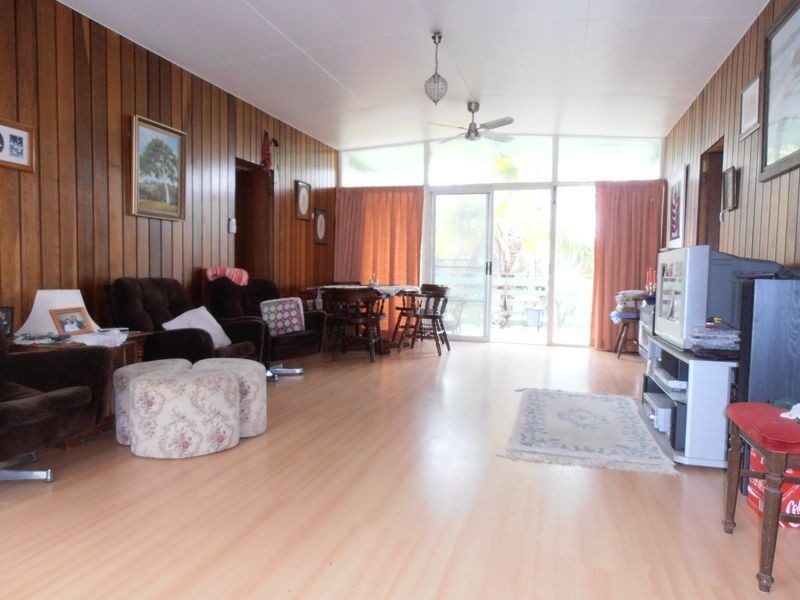 17 Wallaringa Street, Surfside NSW 2536