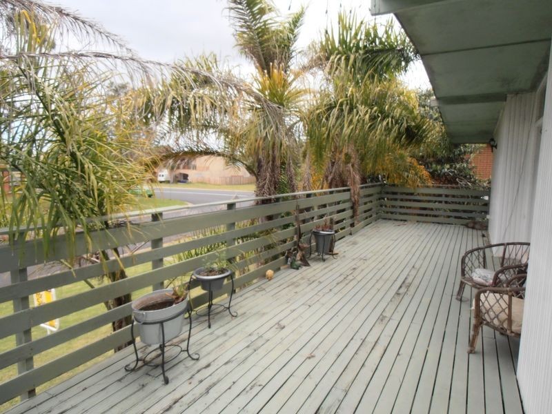 17 Wallaringa Street, Surfside NSW 2536