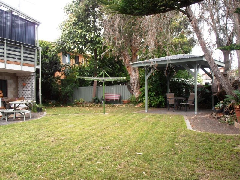 17 Wallaringa Street, Surfside NSW 2536