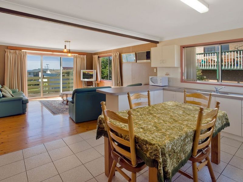 8 Malua Street, Malua Bay NSW 2536