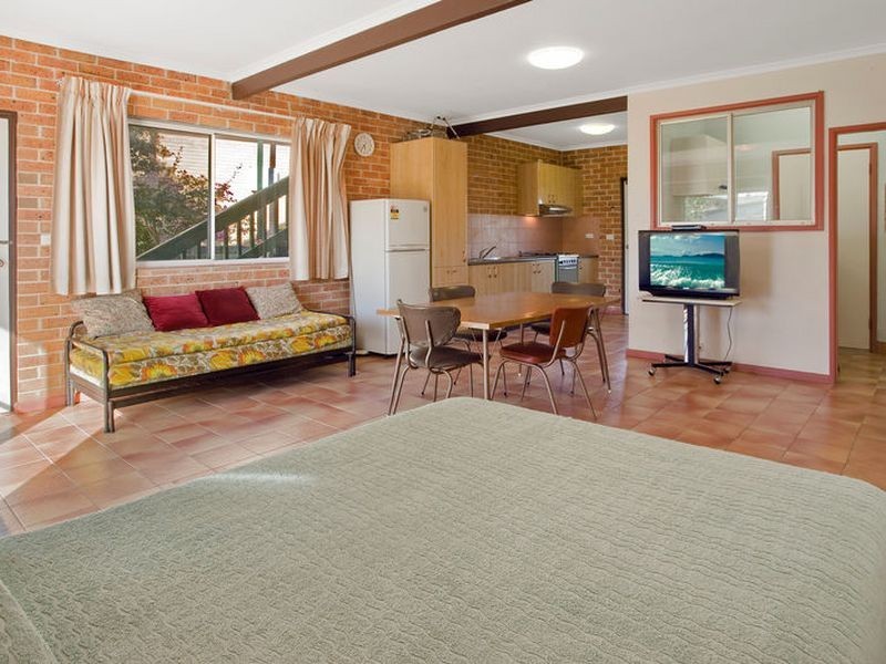8 Malua Street, Malua Bay NSW 2536