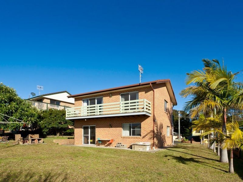 8 Malua Street, Malua Bay NSW 2536
