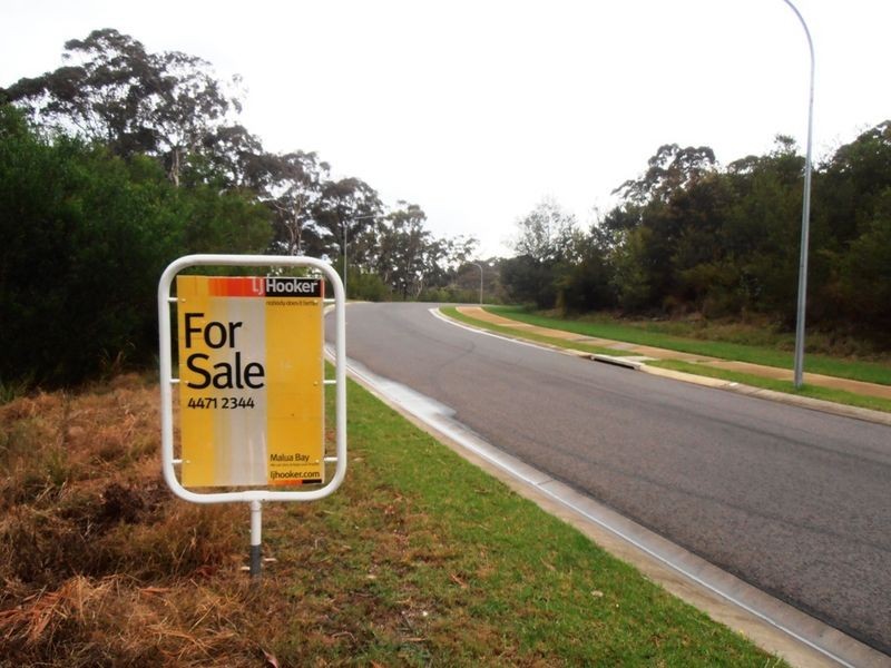 15 Banksia Grove, Malua Bay NSW 2536