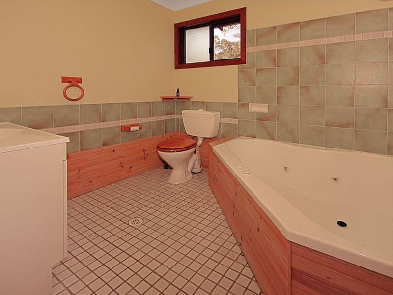 24 Connells Close, Mossy Point NSW 2537