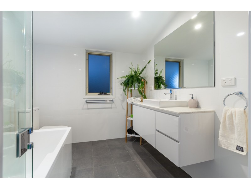 8 Nioka Avenue, Malua Bay NSW 2536