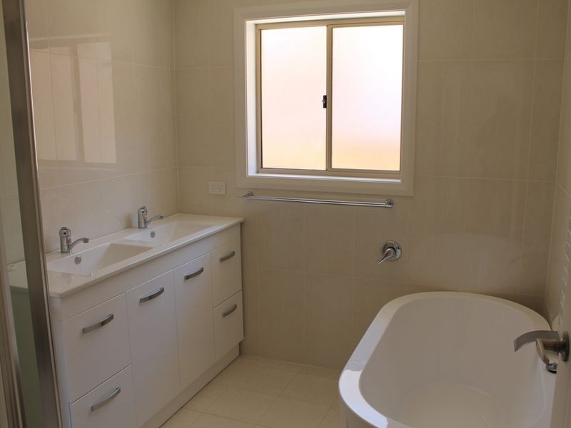 1a Honeyeater Place, Malua Bay NSW 2536