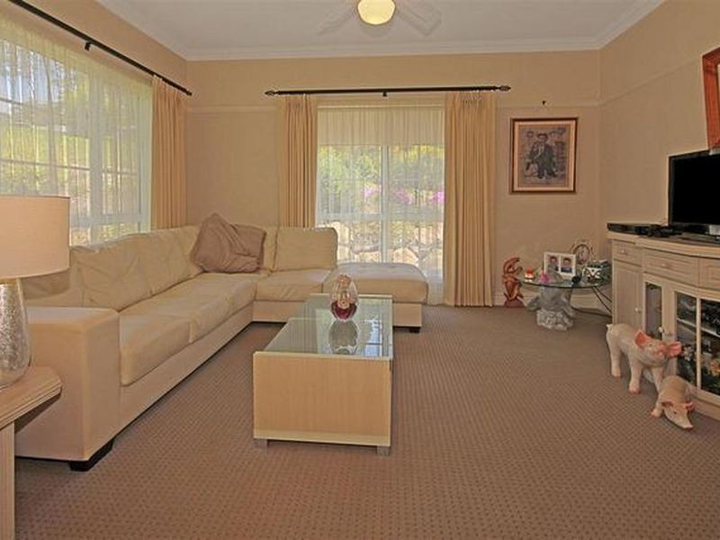 11 Towrang Avenue, Surf Beach NSW 2536