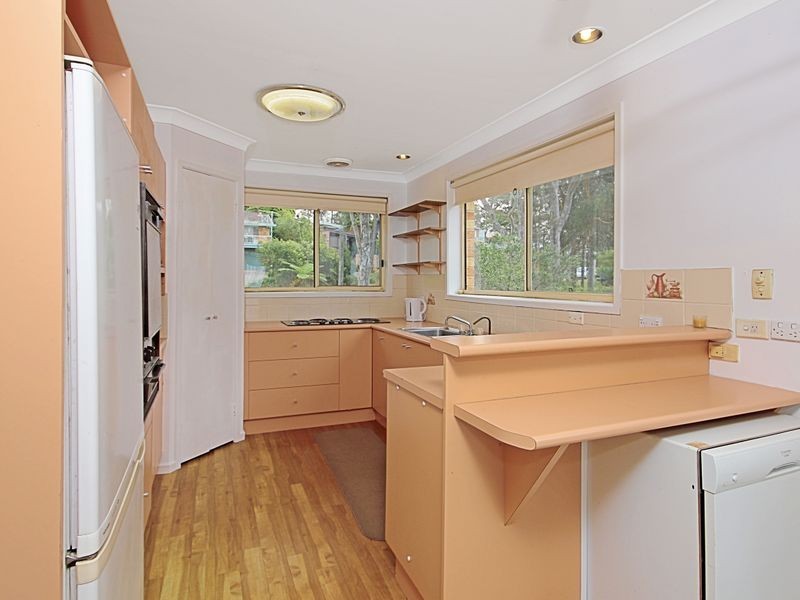 35 Burrawang Crescent, Sunshine Bay NSW 2536