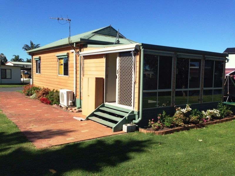 R59 Cabin Riverside, Moruya NSW 2537