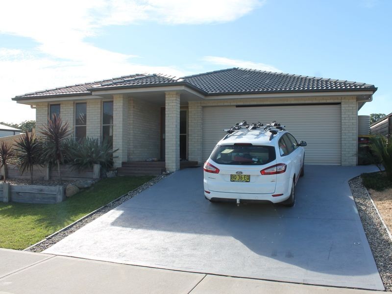7 Griffiths Run, Broulee NSW 2537
