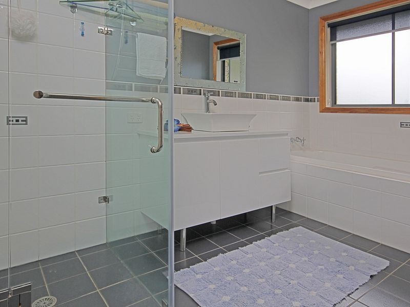 14 Oakwood Way, Catalina NSW 2536
