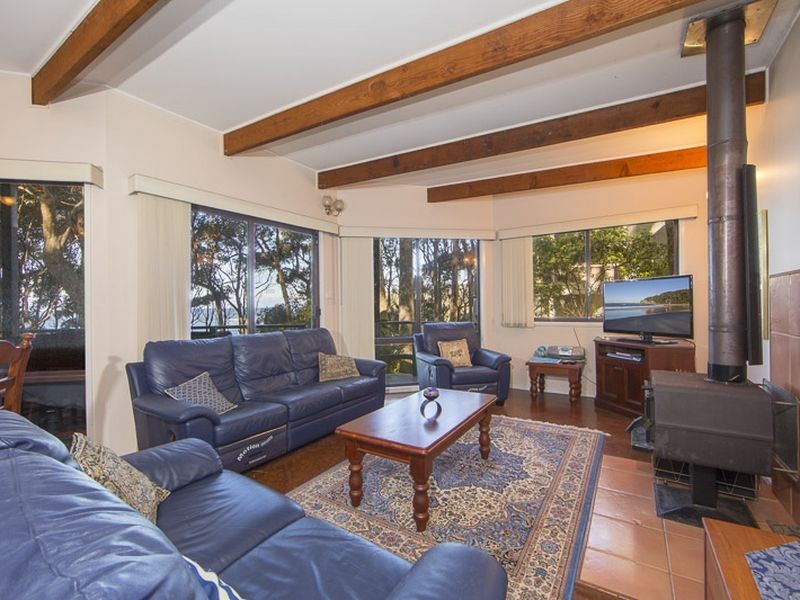 32 Beach Parade, Guerilla Bay NSW 2536