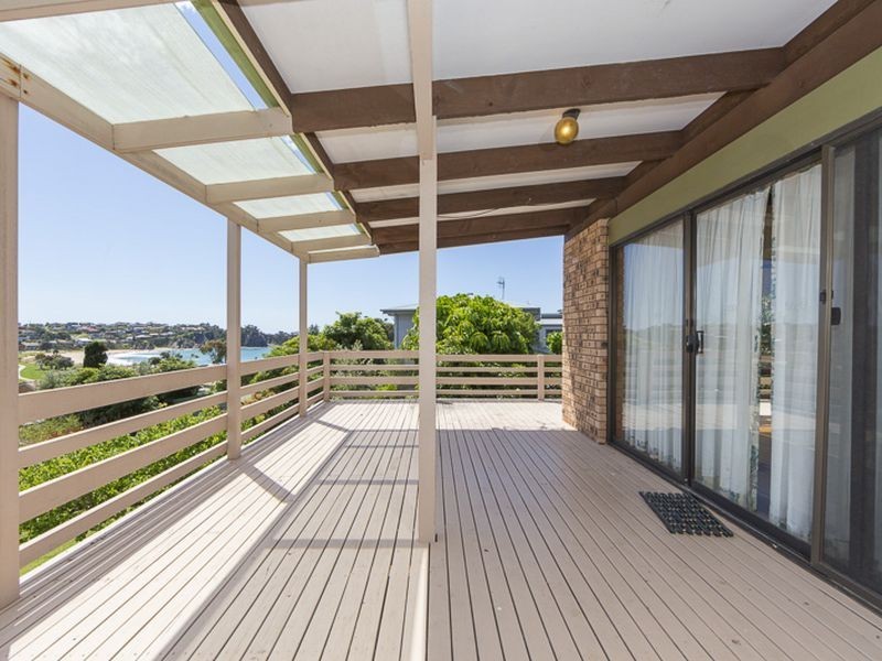 10 Waroo Crescent, Malua Bay NSW 2536