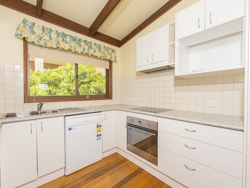 10 Waroo Crescent, Malua Bay NSW 2536