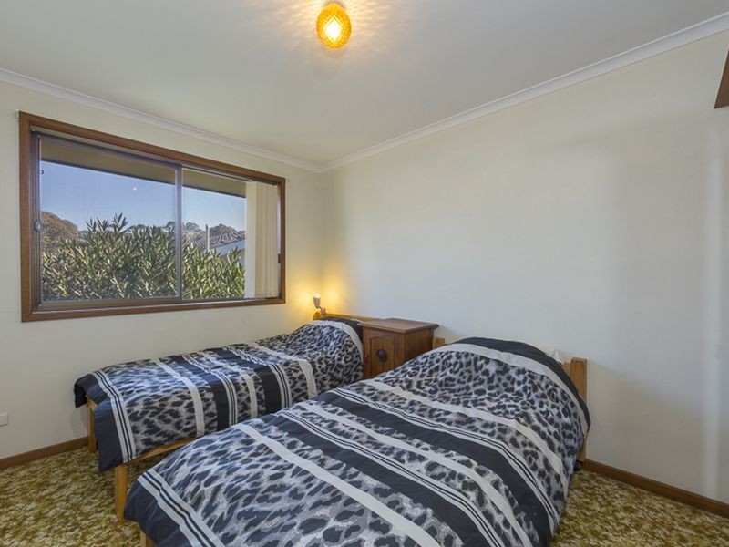 8 Iluka Avenue, Malua Bay NSW 2536