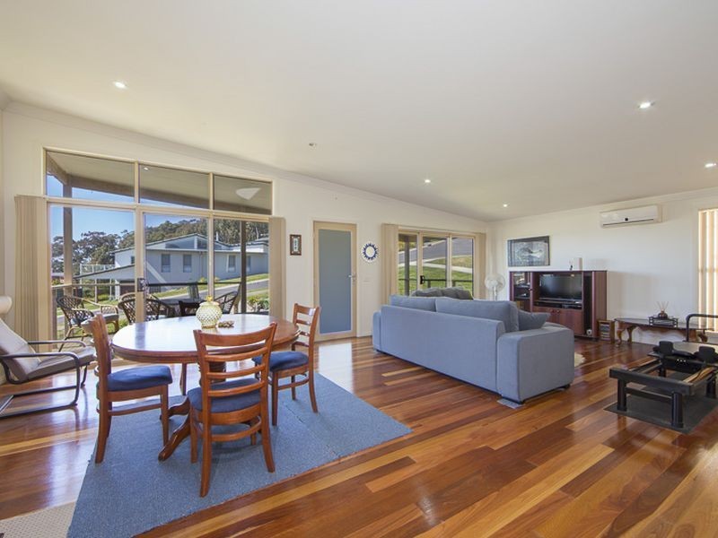 2/1 Vince Place, Malua Bay NSW 2536