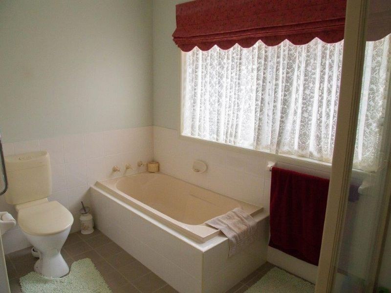 42 Bellbird Drive, Malua Bay NSW 2536