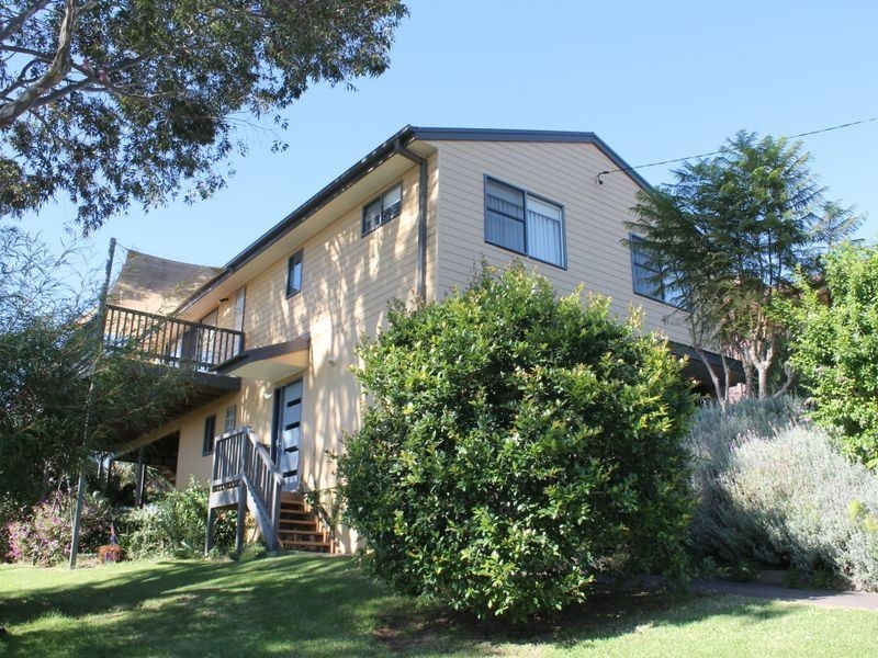 18 Waroo Cres, Malua Bay NSW 2536