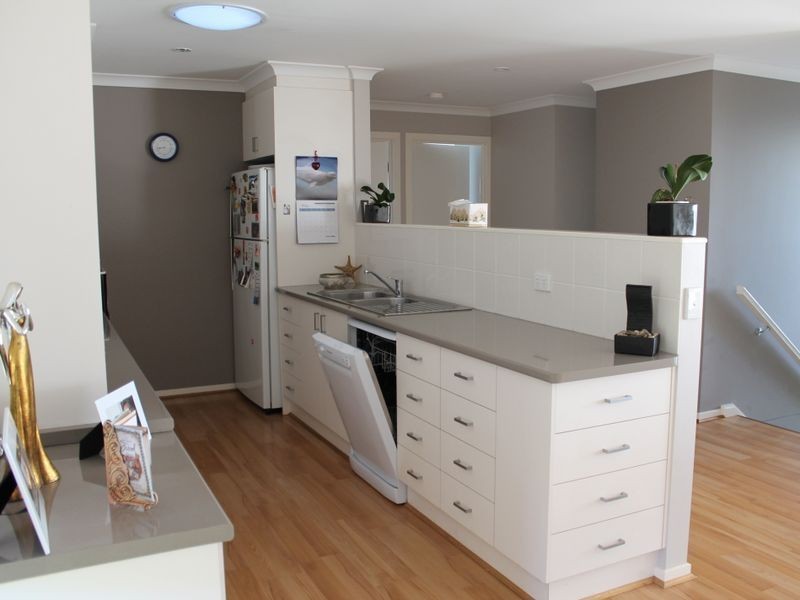 18 Waroo Cres, Malua Bay NSW 2536