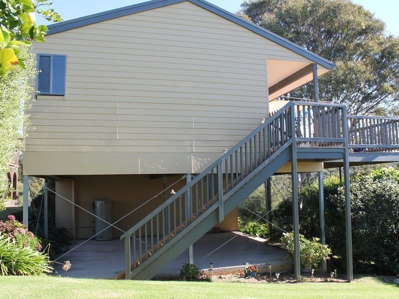 18 Waroo Cres, Malua Bay NSW 2536