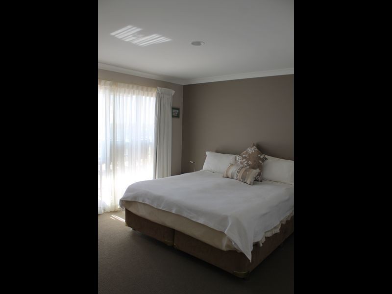 18 Waroo Cres, Malua Bay NSW 2536