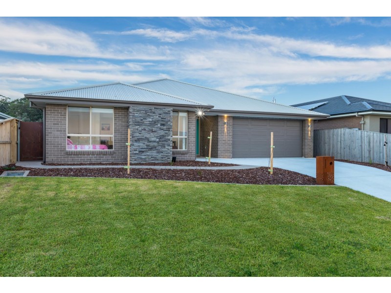 11 Dawarra Street, Tomakin NSW 2537