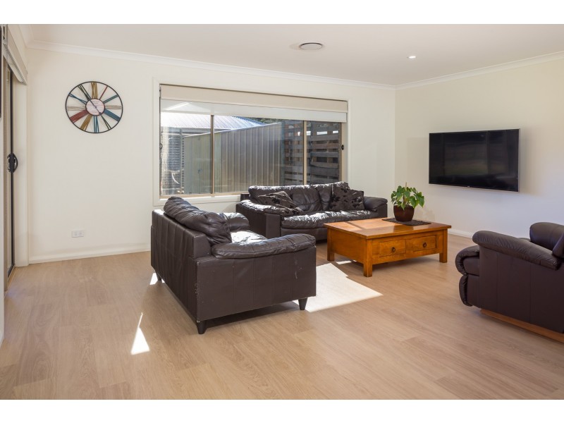 11 Dawarra Street, Tomakin NSW 2537