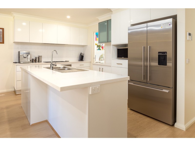 11 Dawarra Street, Tomakin NSW 2537