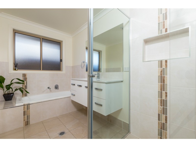 11 Dawarra Street, Tomakin NSW 2537